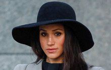 Těhotná vévodkyně Meghan má z ostudy kabát: Teď aby chodila kanály