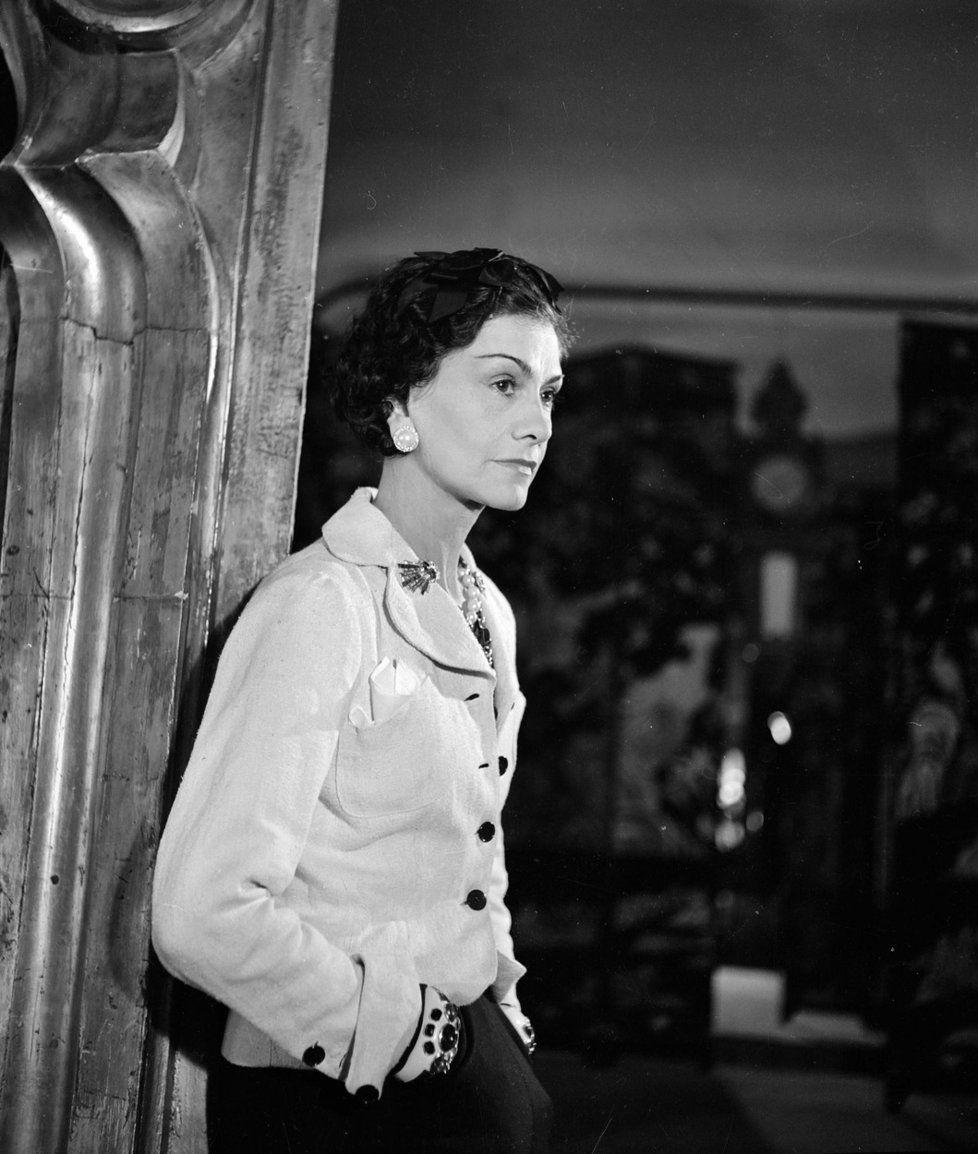 Coco Chanel, návrhářka  &#34;Ty nejlepší věci v životě jsou zadarmo. Ty druhé nejlepší jsou moc drahé.&#34;