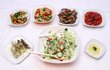 Saláty a omáčky (tabule, salata, grilovaný lilek s rajčaty, jogurtová omáčka, rajčatová přísada)