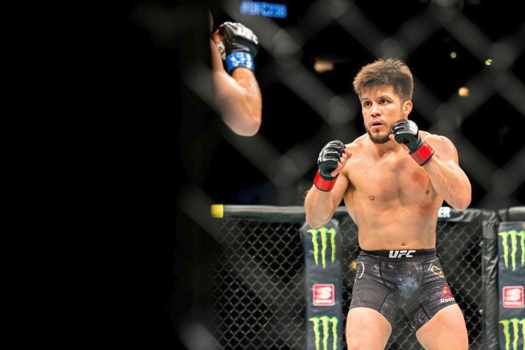 Henry Cejudo je úspěšným bojovníkem a šampionem dvou váhových kategorií