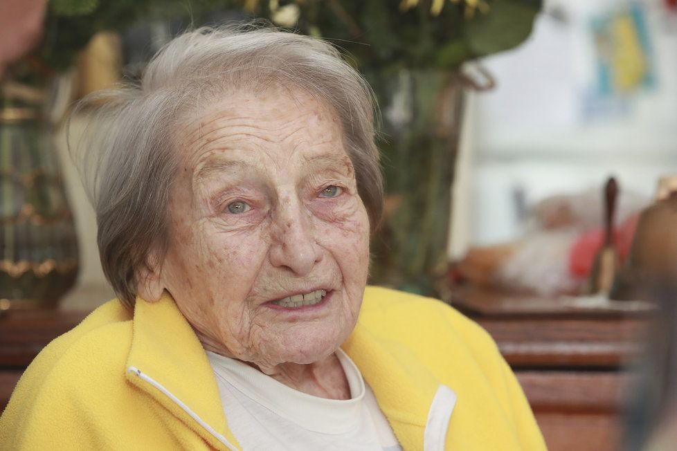 Dana Zátopková oslavila neuvěřitelné 97. narozeniny