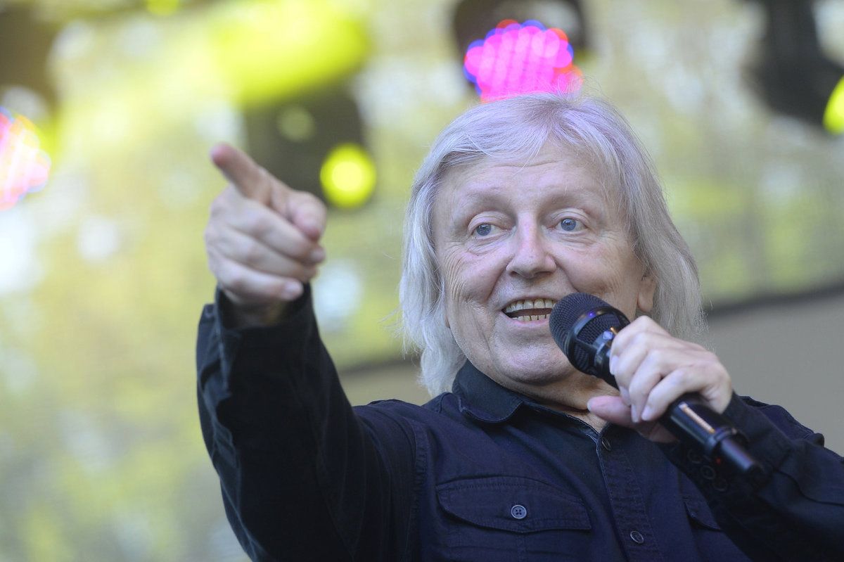 Václav Neckář oslavil 45. narozeniny kapely Bacily. 