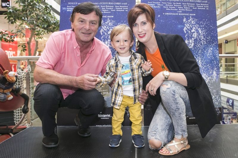 Pavel Trávníček, jeho žena Monika a jejich syn Max