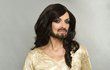 Ivana Chýlková jako vousatá zpěvačka Conchita Wurst.