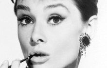 Audrey Hepburn Audrey Hepburn (†63) si podmanila Hollywood svým šarmem a nevinností, za války pomáhala i v odboji... 