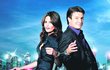 2009 - Castle na zabití: Stana Catic a Nathan Fillion jako vyšetřovatelka Kate Beckettová a spisovatel Rick Castle.