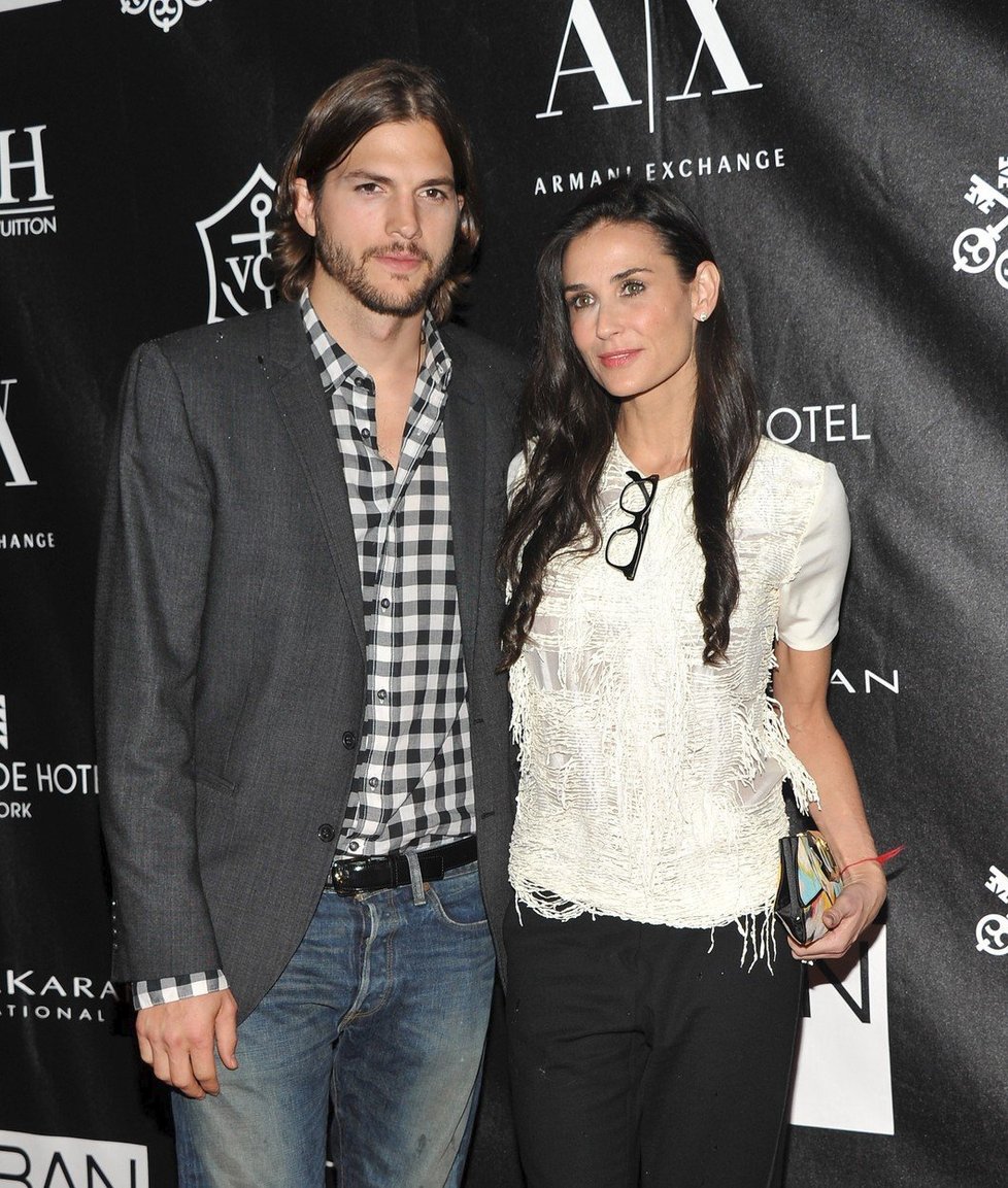 Demi Moore a Ashton Kutcher byli manželé 8 let. Rozvedli se v roce 2013. Věkový rozdíl mezi nimi je 15 let.