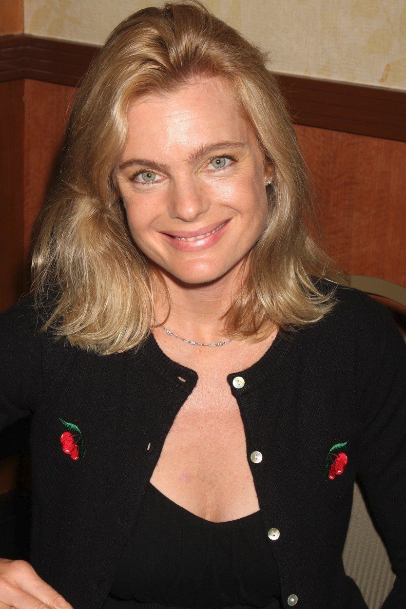 Erika Eleniak - 2010