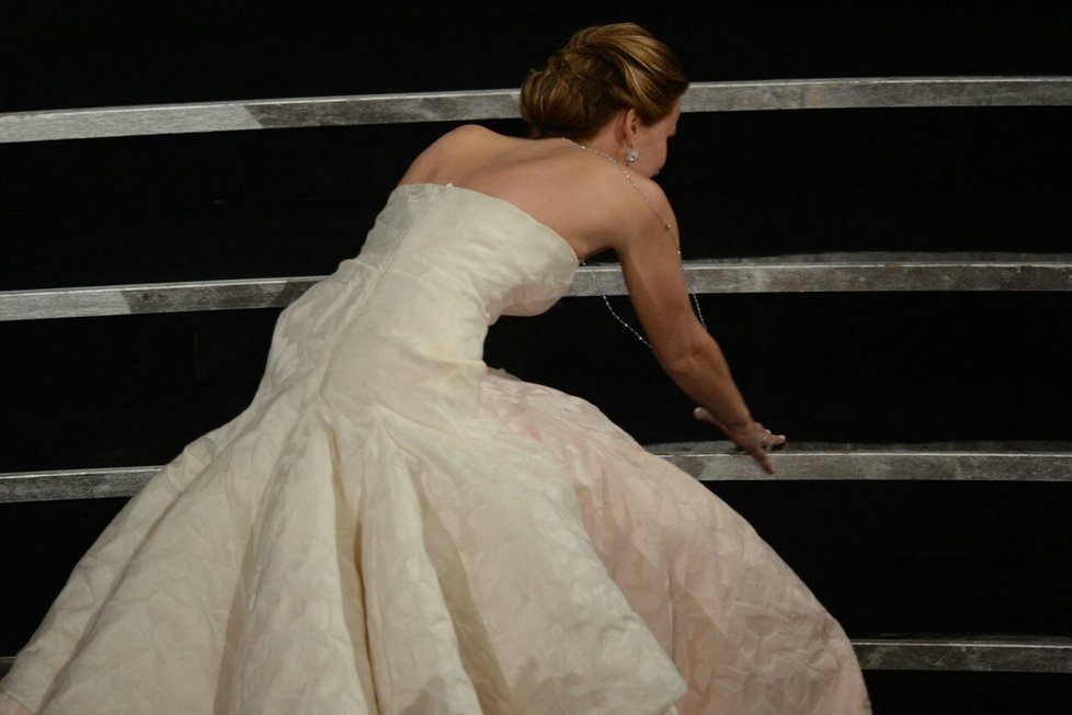 V roce 2013 na udílení filmových Oscarů oblékla neméně opulentní róbu Christian Dior, která se jí však šeredně vymstila.