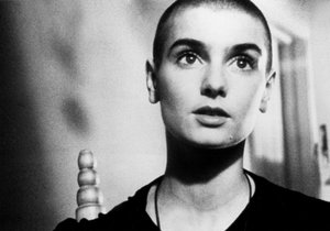 Hudební svět pláče. Zemřela fenomenální zpěvačka Sinéad O'Connor. Bylo jí pouhých 56 let