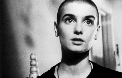 Hudební svět pláče. Zemřela fenomenální zpěvačka Sinéad O'Connor. Bylo jí pouhých 56 let