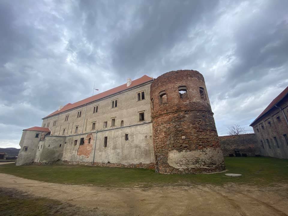 Natallia Makovik hledala kupce pro hrad z 16. století. Nabízela jej za cca 146 milionů korun.