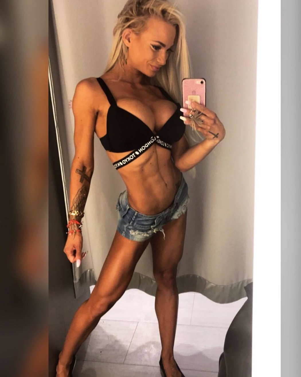 Bikini Fitness Andrea Magyarová umí zaujmout nejen svalnatou postavou, plnými rty a bujarým dekoltem, ale i prořízlou pusou!