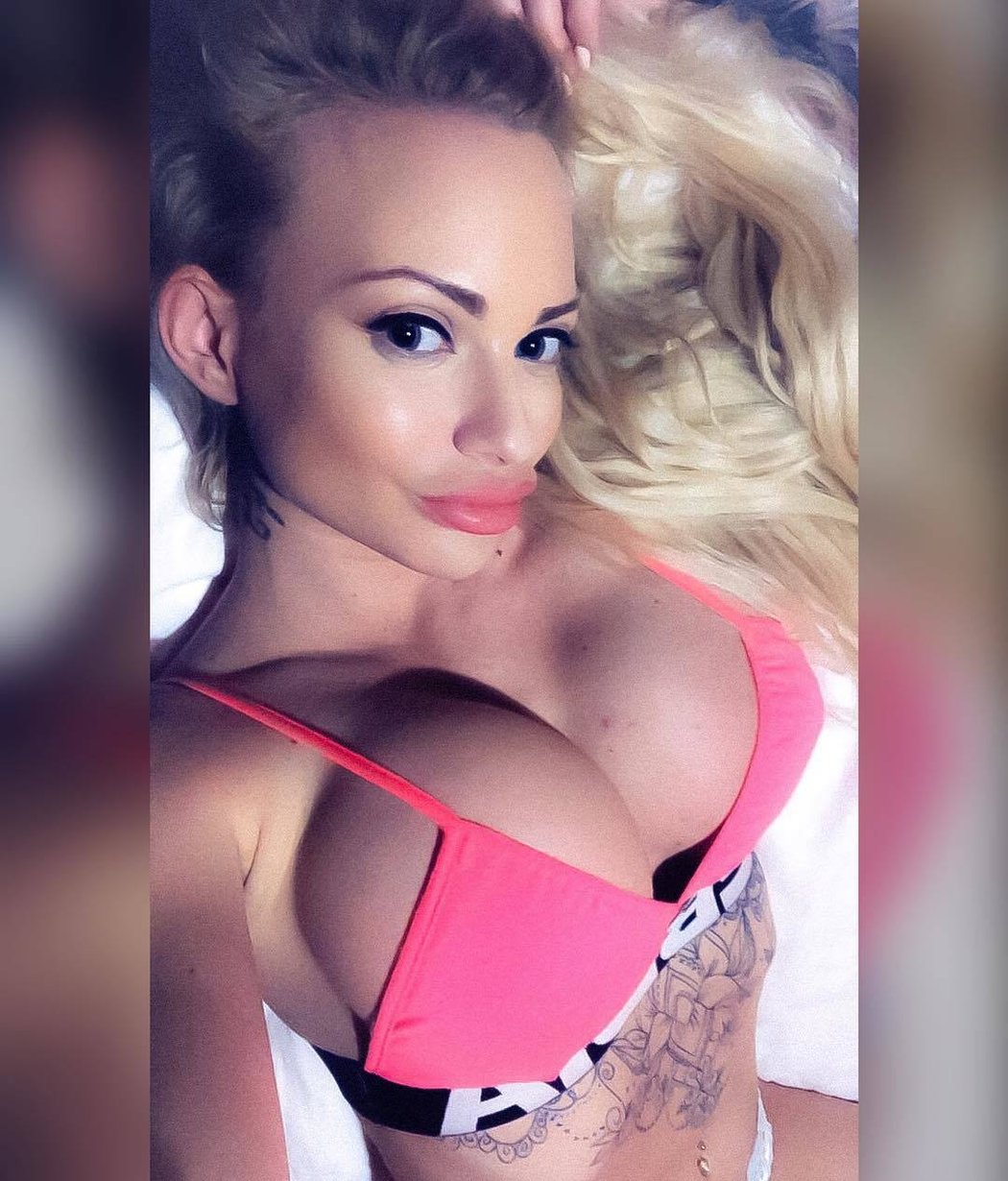 Bikini Fitness Andrea Magyarová umí zaujmout nejen svalnatou postavou, plnými rty a bujarým dekoltem, ale i prořízlou pusou!