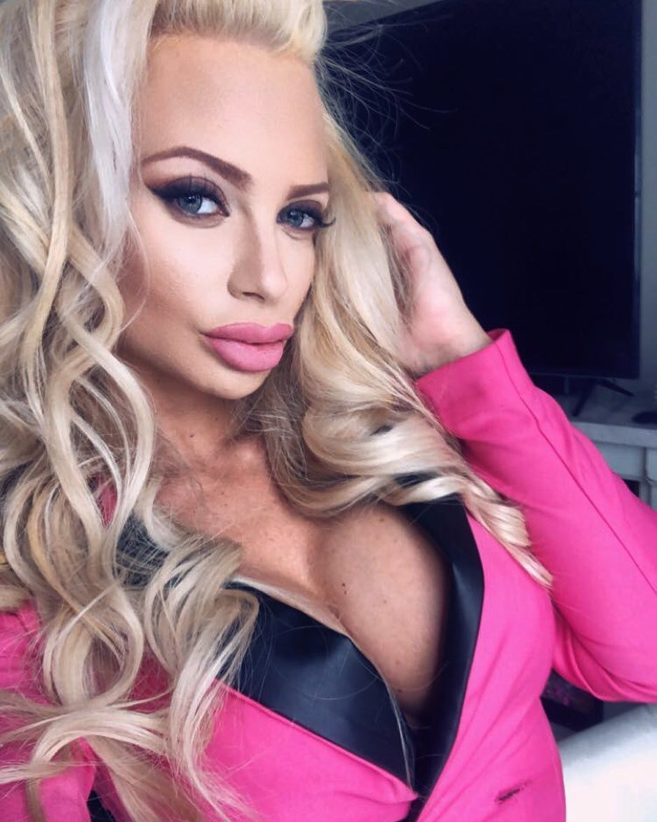 Bikini Fitness Andrea Magyarová umí zaujmout nejen svalnatou postavou, plnými rty a bujarým dekoltem, ale i prořízlou pusou!