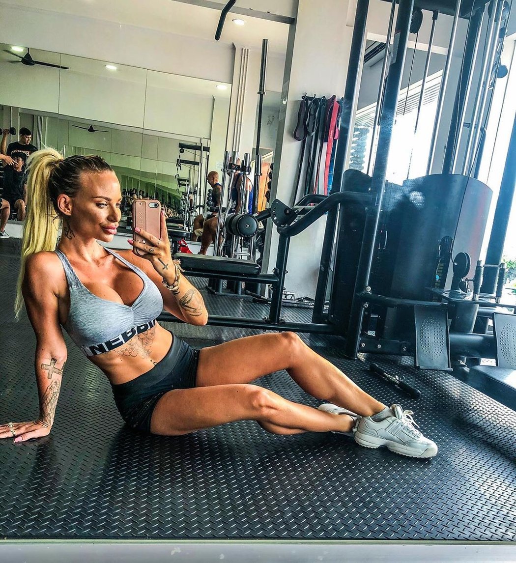 Bikini Fitness Andrea Magyarová umí zaujmout nejen svalnatou postavou, plnými rty a bujarým dekoltem, ale i prořízlou pusou!