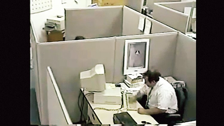 Muž, který měl opravdu špatný den v práci se stal lidovým hrdinou raných časů internetu
