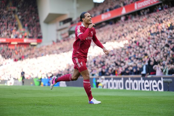 ONLINE: Liverpool - West Ham 2:0. Van Dijk zvyšuje po rohu, Souček se natahoval marně ONLINE: Liverpool - West Ham 2:0. Van Dijk zvyšuje po rohu, Souček se natahoval marně