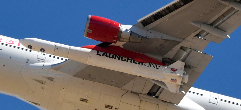 Raketa miliardáře Bransona poprvé dosáhla oběžné dráhy, do vesmíru vylétla z křídla Boeingu 