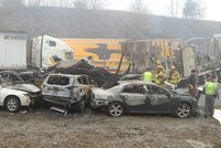 Horor na dálnici v USA: 95 nabouraných aut a tři mrtví!
