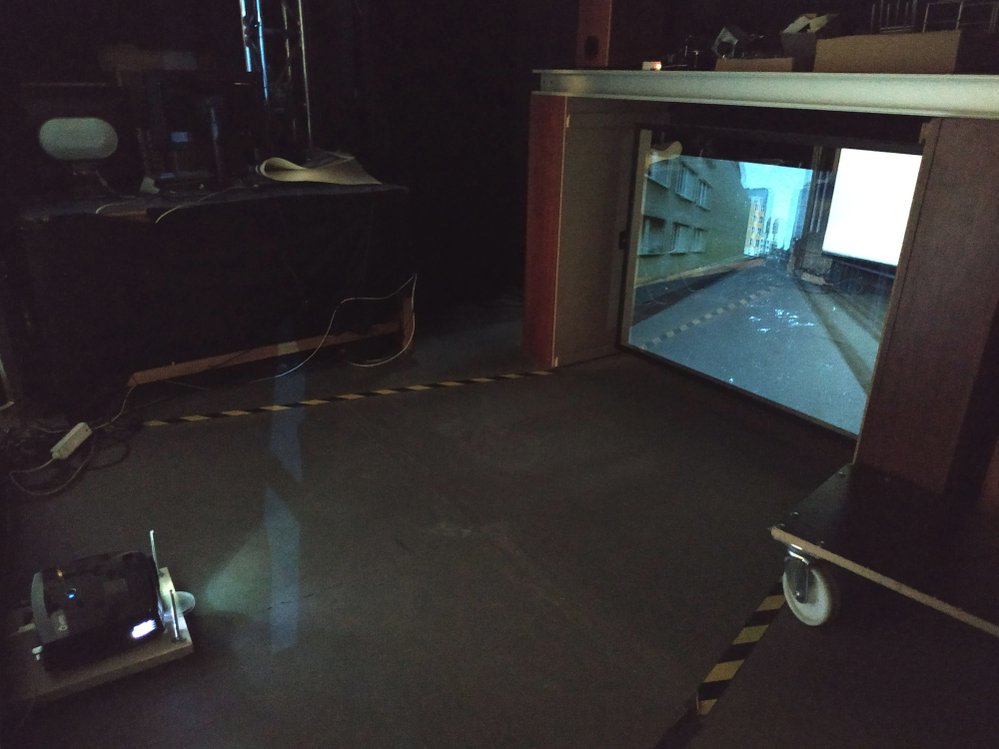 Promítání obrazu ve virtuální realitě CAVE na Fakultě elektrotechnické ČVUT