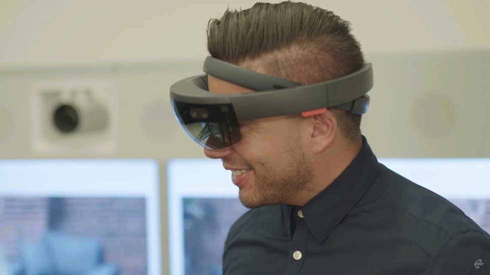  Microsoft HoloLens - vstup Microsoftu do rozšířené reality. Po třech letech vývoje stále nic revolučního v praxi...