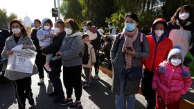 Čína se potýká s virem, který ohrožuje malé děti, nemocnice jsou přeplněné (24. 11. 2023).
