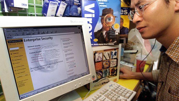 Před 25 lety útočil počítačový virus ILOVEYOU Před 25 lety útočil počítačový virus ILOVEYOU
