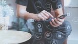 Stačí nezvednutý hovor a hackerský vir ovládne váš telefon. Může ho mít v sobě i vaše aplikace?