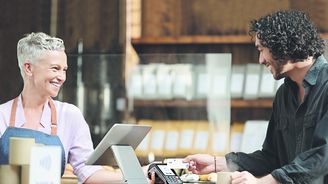 Bezkontaktní revoluce v českém gastru. Hosté chtějí platit rychle a podniky to musí respektovat Bezkontaktní revoluce v českém gastru. Hosté chtějí platit rychle a podniky to musí respektovat