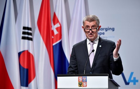 Summit Visegrádu: Jihokorejský prezident ocenil zdejší průmysl, s Babišem řešil dostavbu Dukovan