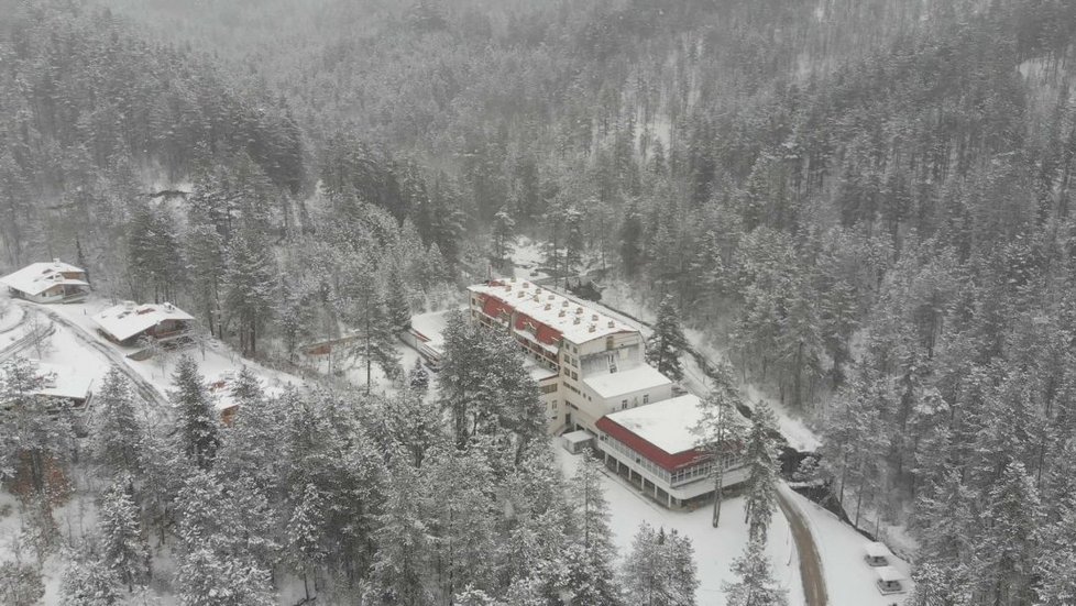 Hotel je prý skvělým místem pro rehabilitaci: Ještě před 30 lety se tam vraždilo a znásilňovalo!