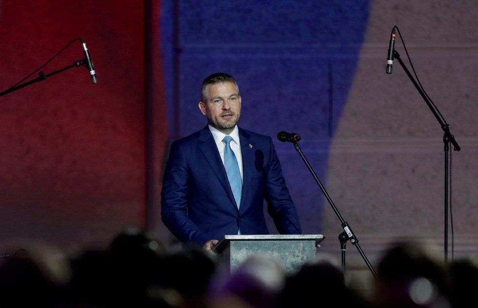 Slovenský premiér Peter Pellegrini se zúčastnil společně s ostatními  členy V4 oslav k výročí Sametové revoluce. Promluvil v Národním muzeu v Praze