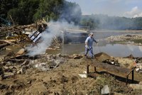 Pyrotechnici začali odstřelovat hráz ve Višňové