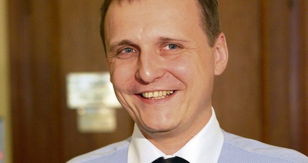 Ministr Bárta zatím postupuje hodně tvrdě