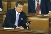 Bárta z VV: Šedá eminence se zbavuje majetku