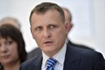 Kontroloři kritizují Česku za železnice. Ministerstvo viní „véčkaře“ Bártu.