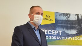 Poslanec a lékař Vít Kaňkovský (KDU-ČSL) je rovněž členem Ústředního krizového štábu