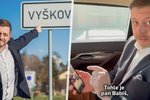 Vít Rakušan (STAN) na cestě do Vyškova na další debatu: Vyrazil bez pásu.