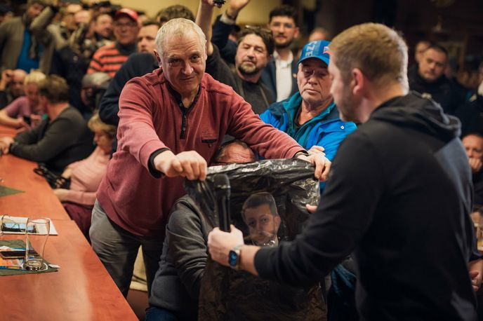 Vít Rakušan na debatě s občany v Karviné (22.1.2024) Vít Rakušan na debatě s občany v Karviné (22.1.2024)
