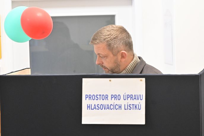 Ministr vnitra Vít Rakušan (STAN) v Kolíně odevzdal svůj hlas ve volbách do Poslanecké sněmovny Ministr vnitra Vít Rakušan (STAN) v Kolíně odevzdal svůj hlas ve volbách do Poslanecké sněmovny