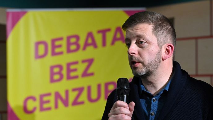 Předseda STAN Vít Rakušan během debaty v sokolovském kulturním domě