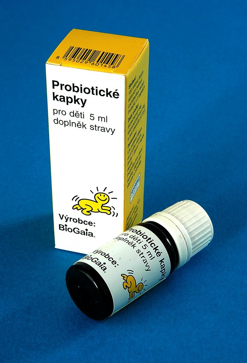 Pro ztrápené ratolesti se však nabízí rychlá pomoc v podobě Probiotických kapek pro děti, které jsou volně prodejné a obsahují živé bakterie Lactobacillus reuteri Protectis.