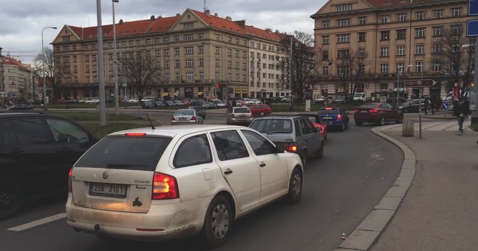 Na Vítězném náměstí se také často bourá. Umístilo se na 3. místě v počtu nehod na křižovatkách.