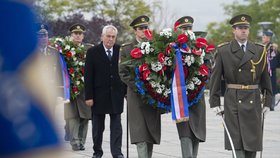 Piety na pražském Vítkově se účastnily špičky české politiky.