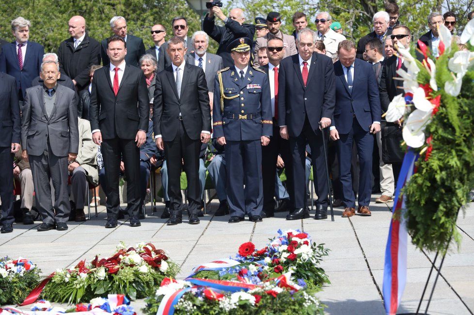 Pieta za oběti 2. světové války na Vítkově: prezident Miloš Zeman a premiér Andrej Babiš na Vítkově  (8. 5. 2019)