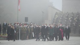 Politici si na Vítkově připomněli 28. říjen a vznik republiky. Mlha nepustila do vzduchu gripeny