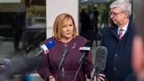 Alena Schillerová s Karlem Havlíčkem (oba ANO) na Vítkově (28.10.2025)