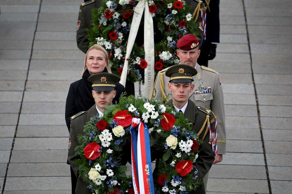 Jana Černochová (ODS) coby ministryně obrany při pietě na Vítkově (28.10.2025) Jana Černochová (ODS) coby ministryně obrany při pietě na Vítkově (28.10.2025)