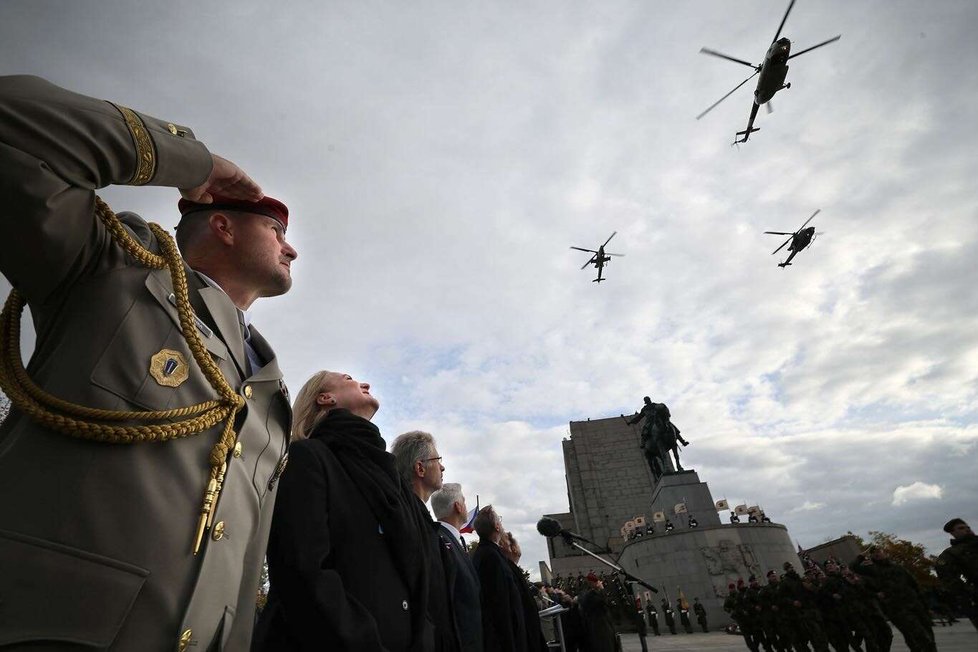 Jana Černochová (ODS) coby ministryně obrany při pietě na Vítkově (28.10.2025) Jana Černochová (ODS) coby ministryně obrany při pietě na Vítkově (28.10.2025)
